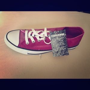 NWT purple velvet converse